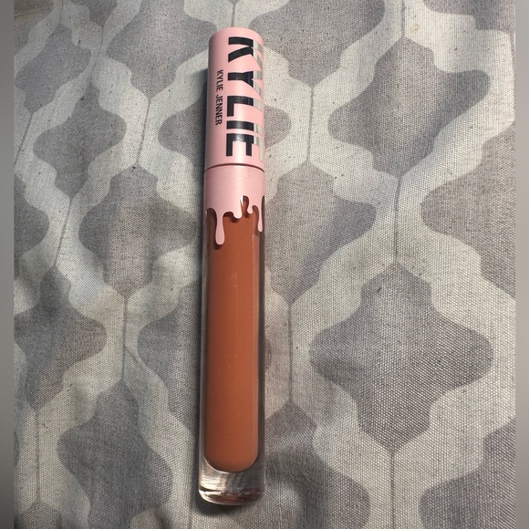 Kylie Cosmetics Lipstick (Khlo$ Matte) - Picture 3 of 6